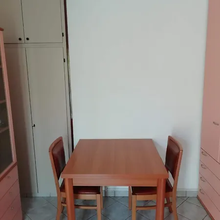 Monolocale Via Canova 7 Int 9 Apartmán